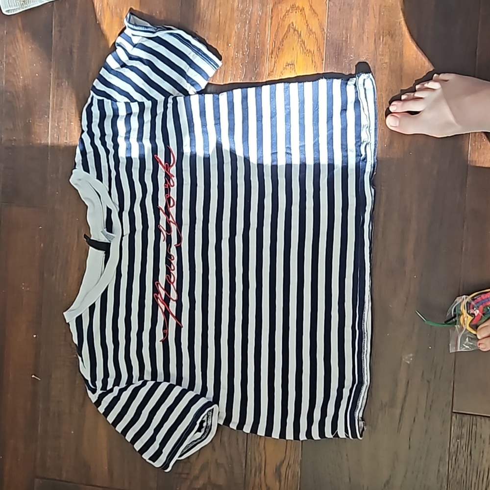 I am selling a crop top that says new york